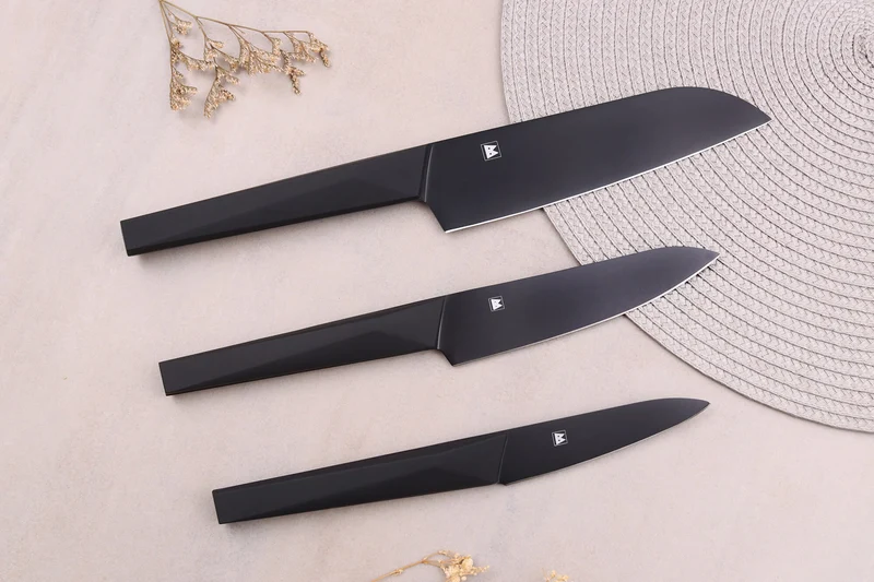 Coffret 3 couteaux japonais Satake Cutlery Black santoku + universel + office
