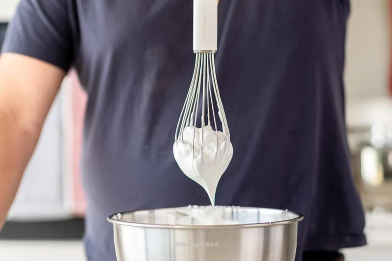 Fouet Kitchen Aid en acier inoxydable 27cm