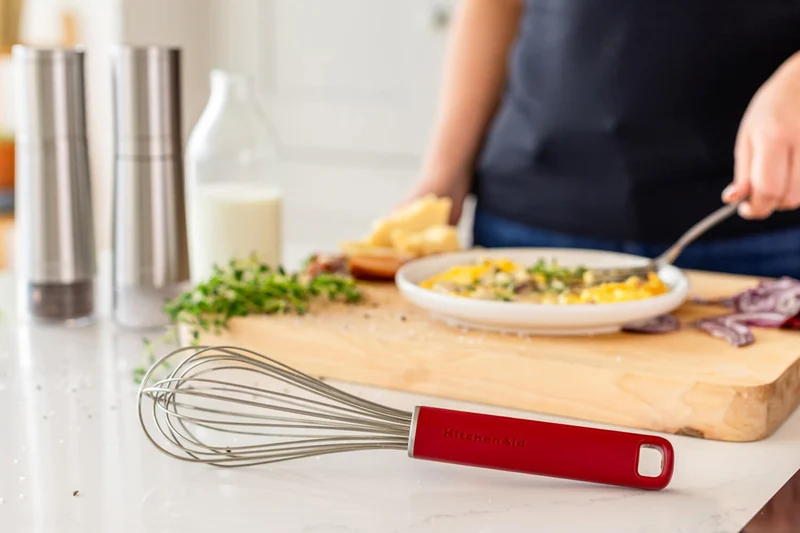 Fouet Kitchen Aid en acier inoxydable 27cm