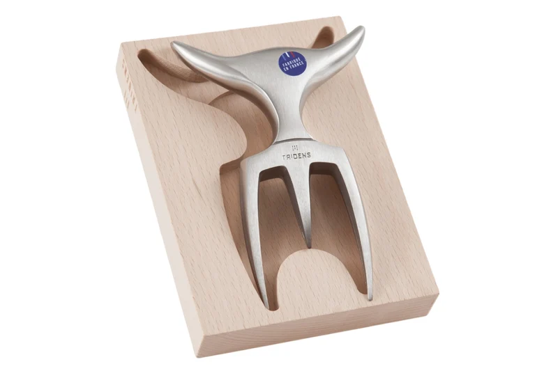 Fourchette à viande Tridens en acier inox brossé avec socle en hêtre à empreinte