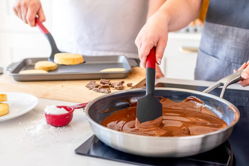 Spatule grattoir Kitchen Aid en silicone 30cm