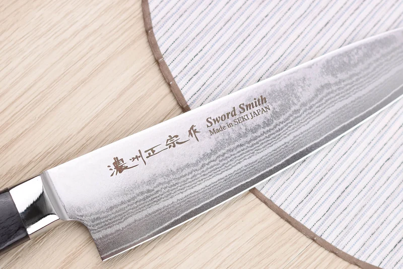 Couteau de chef 18cm japonais Satake Cutlery damas 69 couches