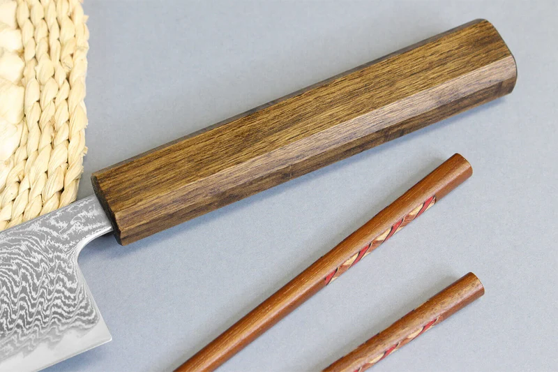 Couteau kiritsuke japonais artisanal Wusaki Unagi AUS10 damas 24cm manche chêne