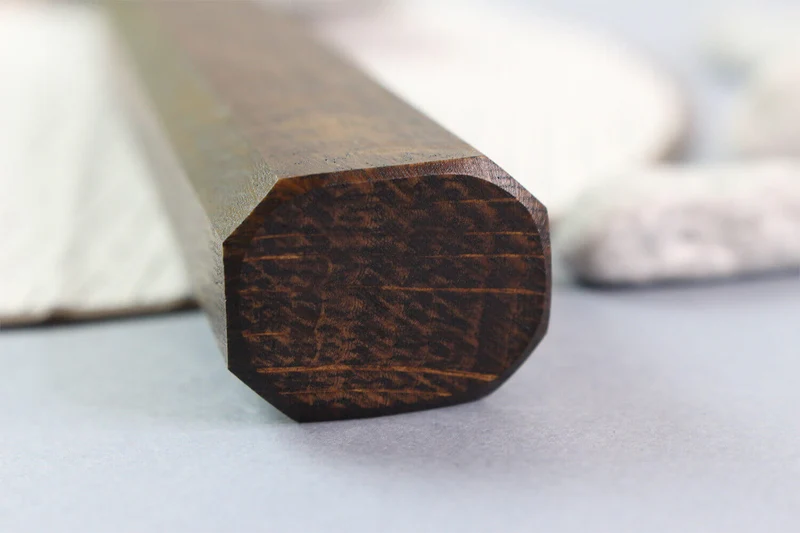 Couteau kiritsuke japonais artisanal Wusaki Unagi AUS10 damas 21cm manche chêne