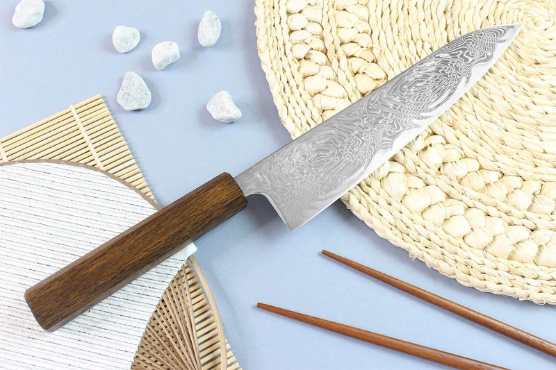 Couteau de chef japonais artisanal Wusaki Unagi AUS10 damas 21cm manche chêne