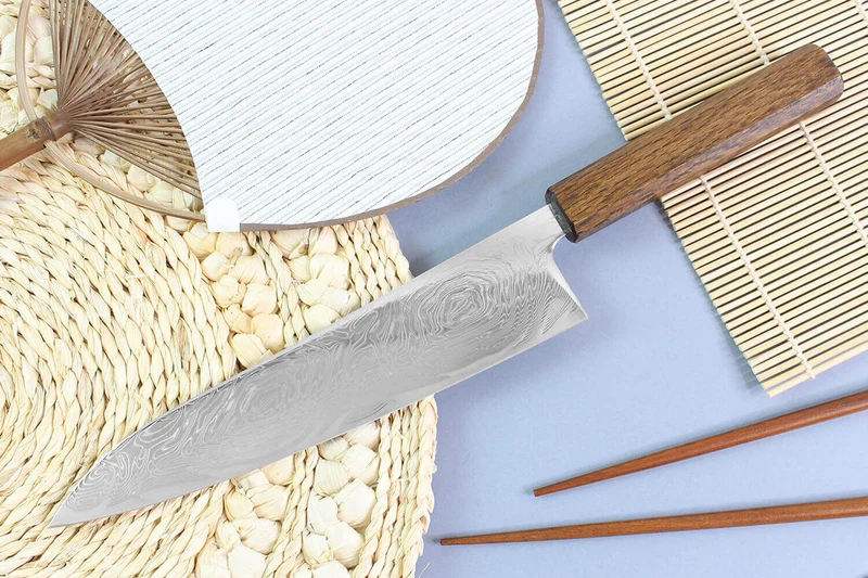 Couteau de chef japonais artisanal Wusaki Unagi AUS10 damas 21cm manche chêne