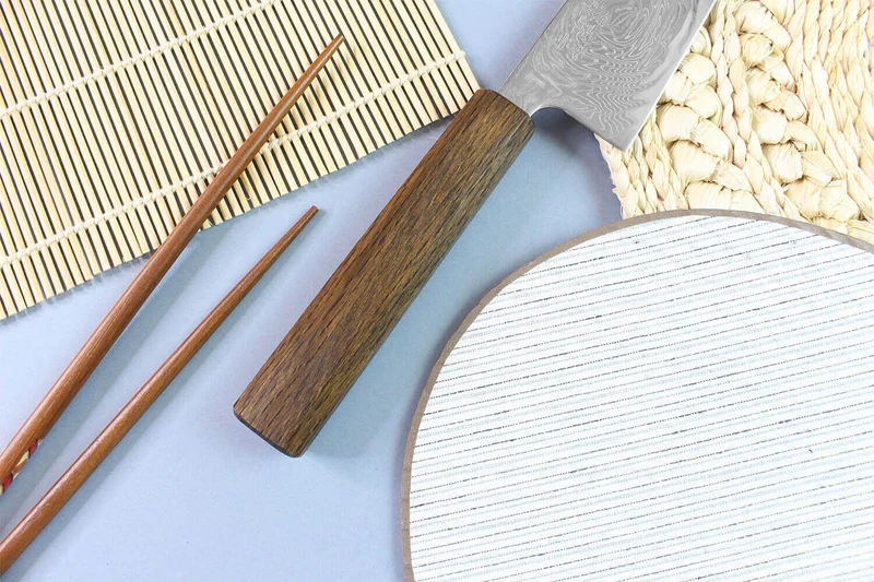 Couteau de chef japonais artisanal Wusaki Unagi AUS10 damas 21cm manche chêne
