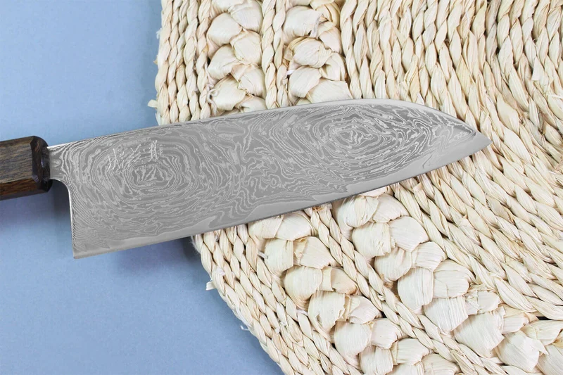 Couteau santoku japonais artisanal Wusaki Unagi AUS10 damas 16,5cm manche chêne