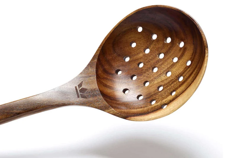 Ecumoire XL Dutchdeluxes bois d'acacia 34,5 x 11 cm
