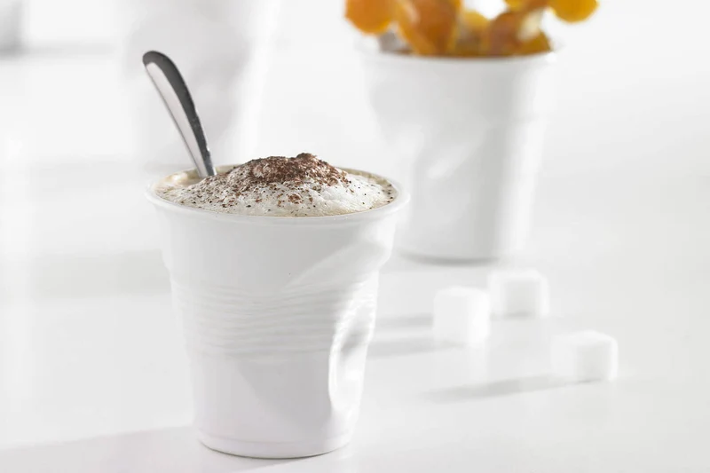 Tasse Revol Espresso Froissé 8cl en porcelaine blanche