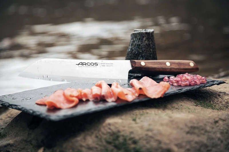Couteau santoku Arcos Nórdika lame 19cm