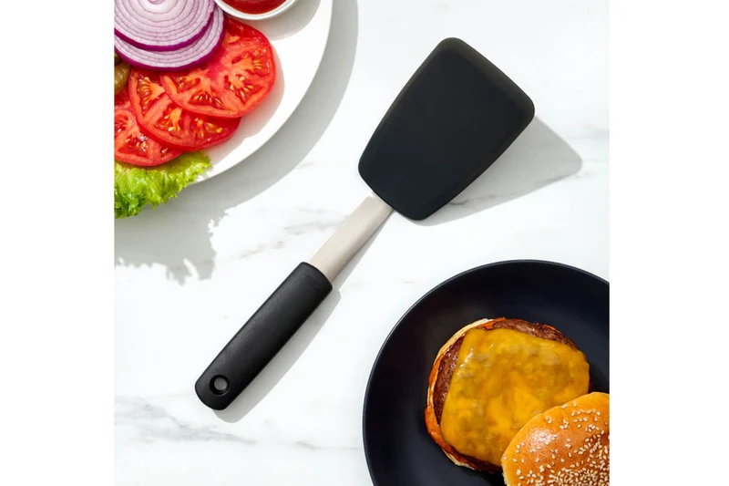 Spatule large flexible OXO en silicone
