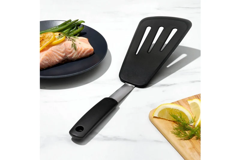 Spatule flexible ajourée OXO en silicone