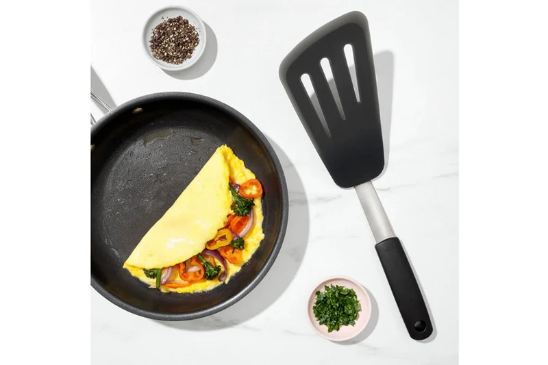 Spatule flexible ajourée OXO en silicone