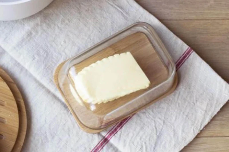 Set beurrier en verre et bambou Pebbly avec couteau à beurre