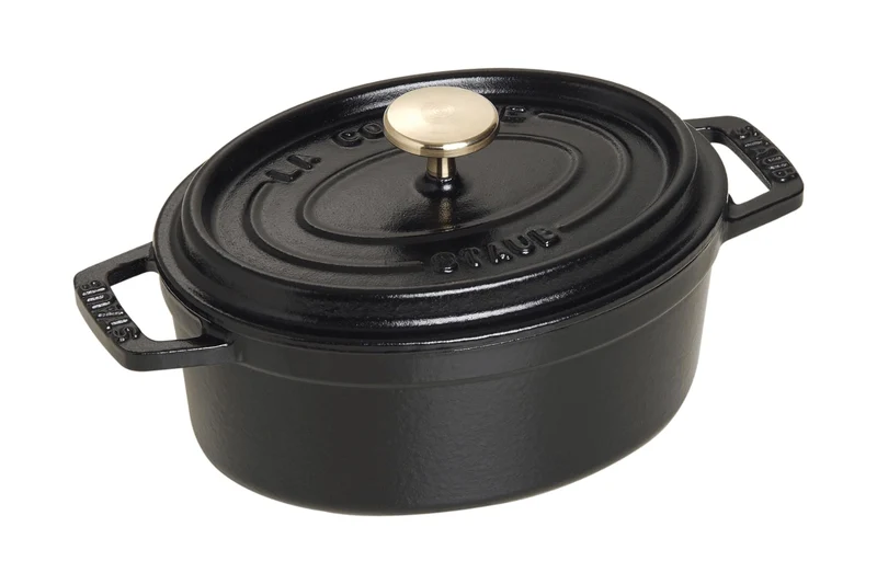 Cocotte Staub ovale en fonte émaillée noir mat