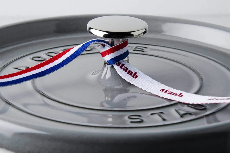 Cocotte STAUB ovale en fonte émaillée gris graphite