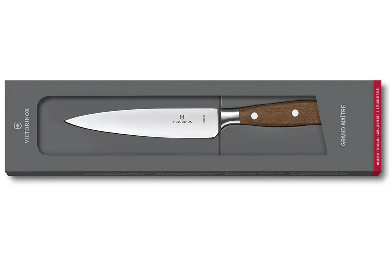 Couteau de chef Victorinox Grand Maître Wood forgé 15cm manche érable