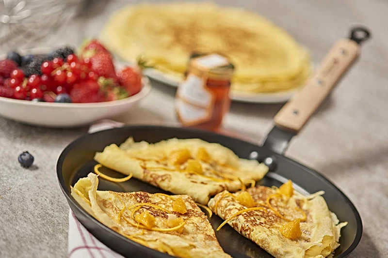 Poêle à crêpes antiadhésive De Buyer Choc B Bois en aluminium forgé et manche en hêtre
