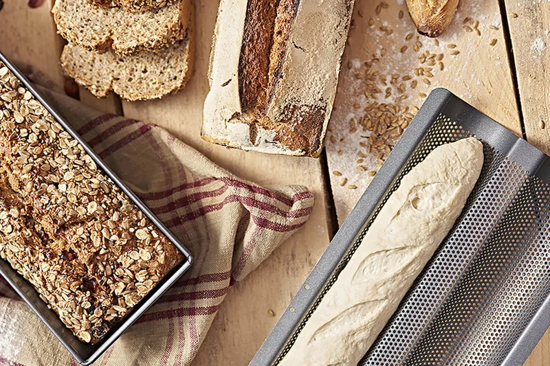 Plaque de cuisson perforée De Buyer pour 2 baguettes