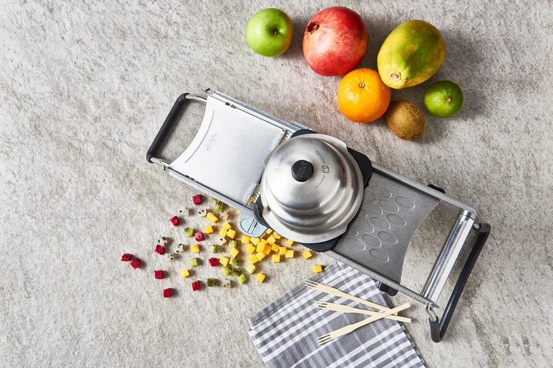 Mandoline De Buyer Revolution avec 3 peignes + chariot et poussoir