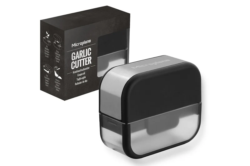 Coupe-ail Microplane noir avec grattoir