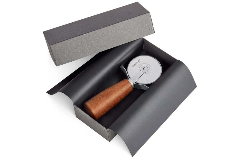 Roulette à pizza Triangle manche bois + coffret