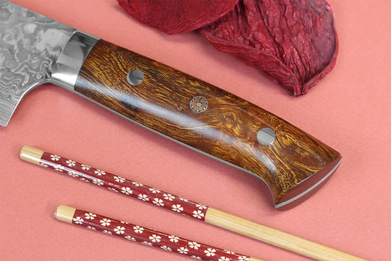 Couteau bunka japonais Takeshi Saji R2 Damas Mosaïque 18cm