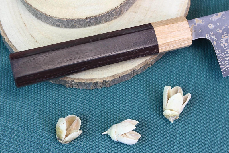 Couteau de chef japonais artisanal Takeshi Saji VG10 Gold 24cm