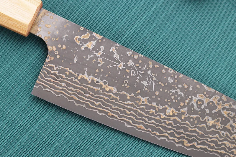 Couteau santoku 16,5cm japonais artisanal Takeshi Saji VG10 Gold
