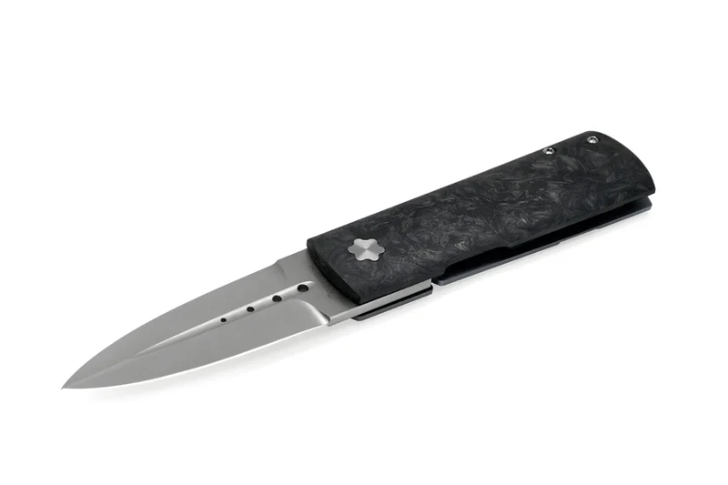 Couteau pliant Maserin DAGA 372.N manche en fibre de carbone et titanium marbrée noir 9,5cm