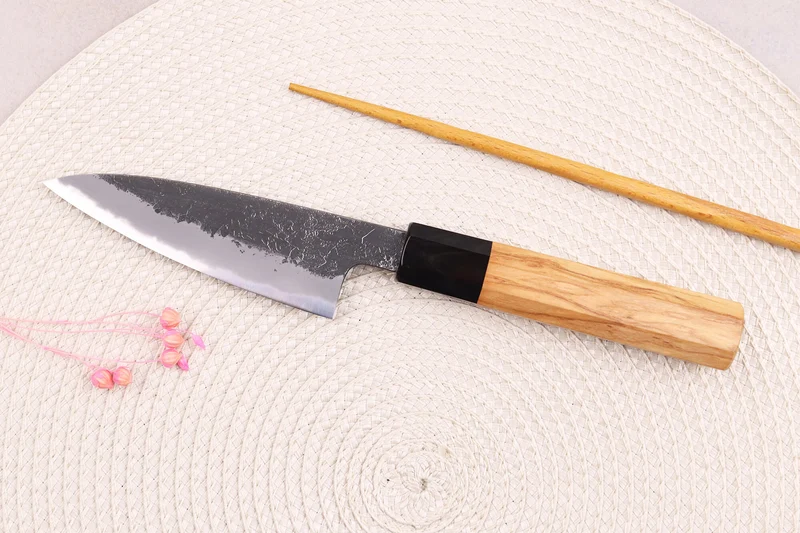Couteau d'office 10cm japonais artisanal Hinoura Mutsumi Ajikataya Black Nashiji