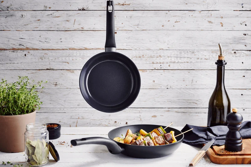 Poêle à frire antiadhérente Beka Kuro en aluminium noir 24cm