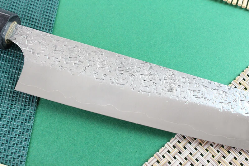 Couteau sujihiki japonais artisanal martelé Yu Kurosaki Shizuku 27cm acier SG2