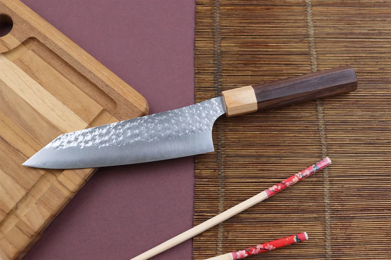 Couteau bunka japonais artisanal martelé Yu Kurosaki senko 16.5cm acier SG2