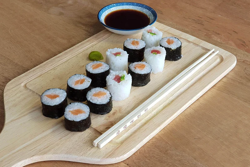Coffret cadeau Sooshi Cookut 1 appareil à sushi/maki + 4 baguettes + 1 livre de recettes