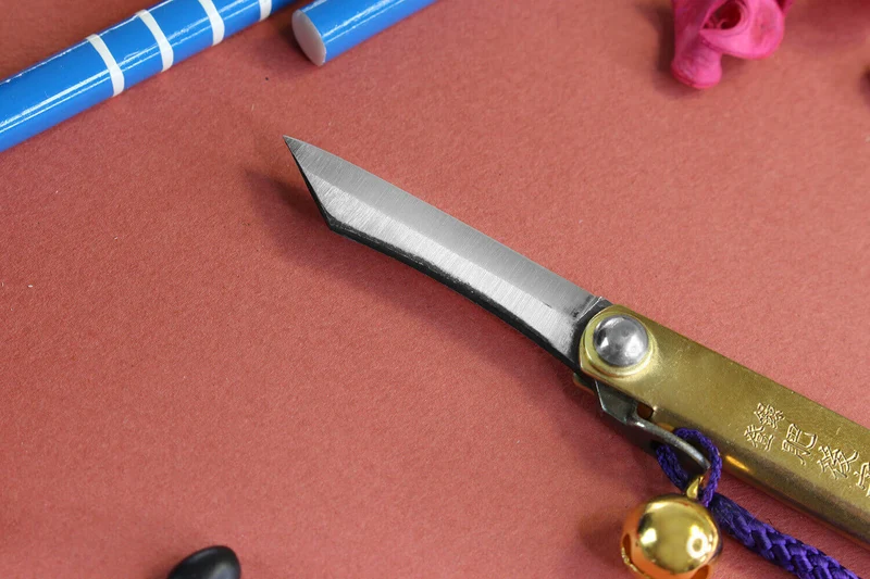 Couteau de poche Higonokami Kanetsune lame 4cm acier SK-5 manche laiton + grelot