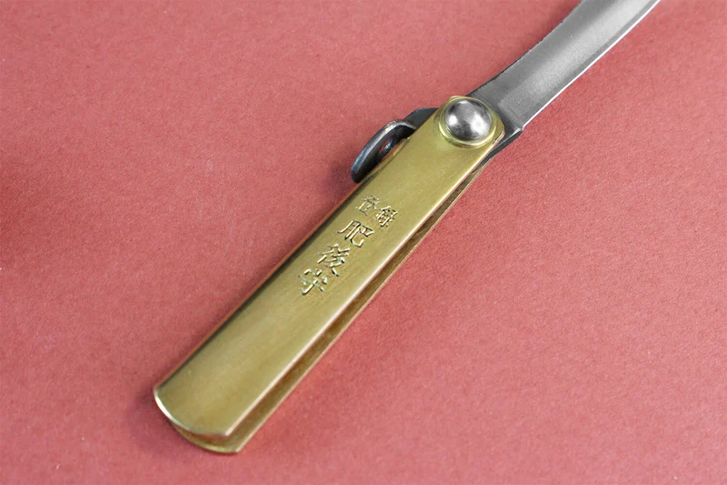 Couteau de poche Higonokami Kanetsune 4cm acier SK-5 manche laiton