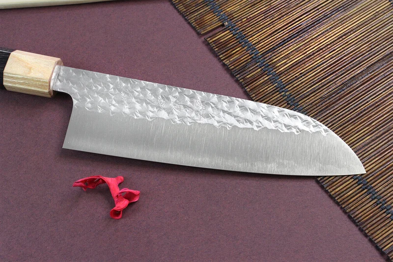 Couteau santoku japonais artisanal martelé Yu Kurosaki senko 16.5cm acier SG2