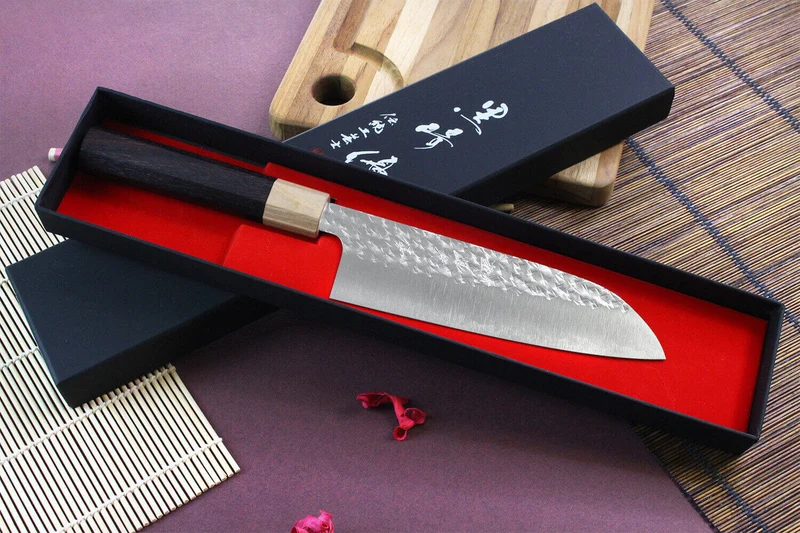 Couteau santoku japonais artisanal martelé Yu Kurosaki senko 16.5cm acier SG2