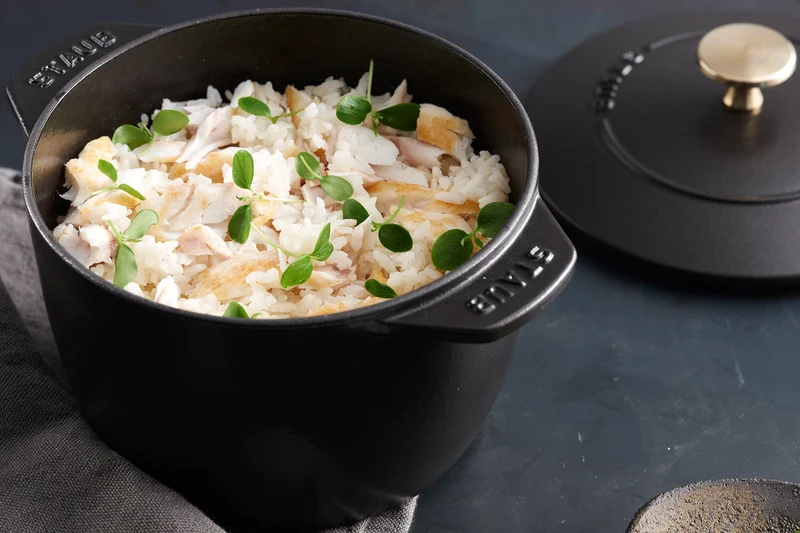 Cocotte à riz et légumineuses Staub Gohan en fonte émaillée noir mat