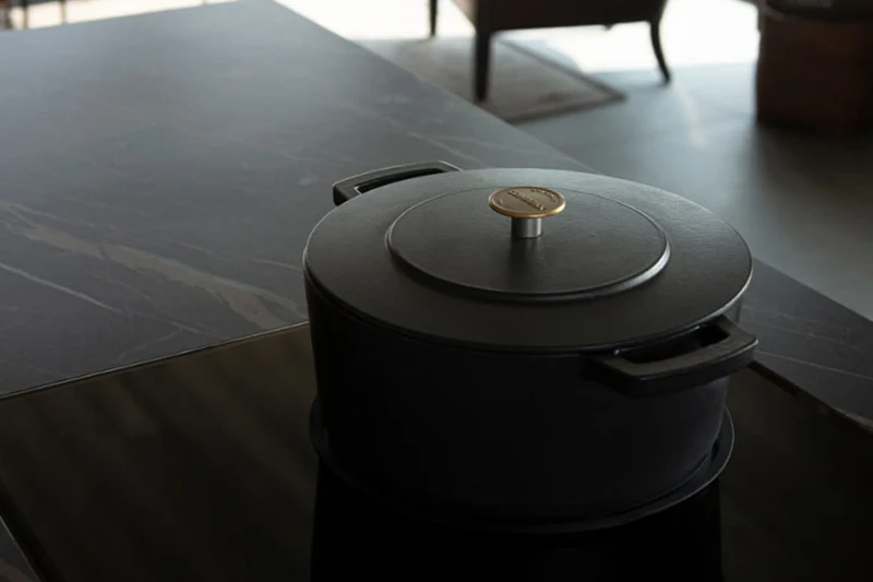 Cocotte Combekk Original Dutch Oven 28cm en fonte émaillée recyclée noire