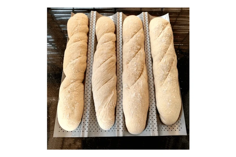 Plaque perforée pour 4 baguettes ou tuiles en acier