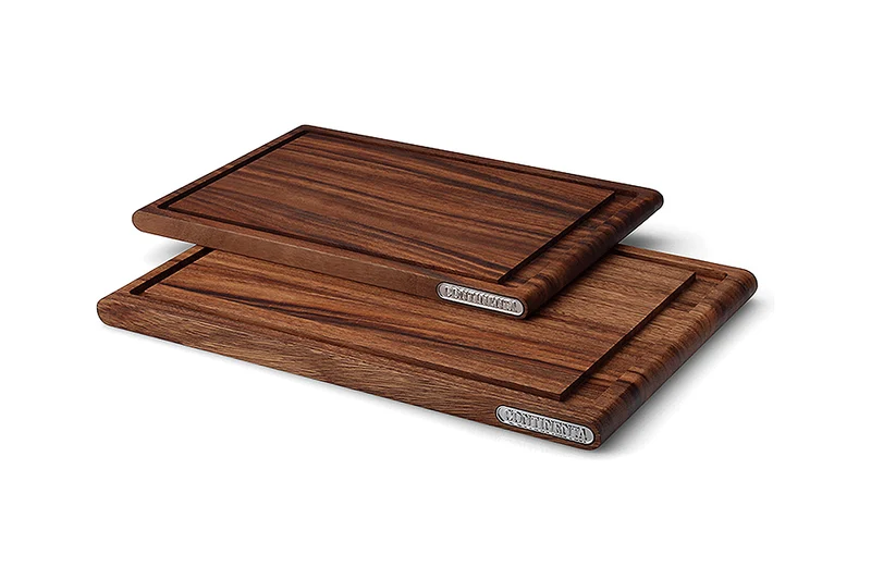 Planche à découper Continenta en bois d'acacia + rigole