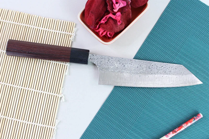 Couteau bunka japonais artisanal martelé Yu Kurosaki Shizuku 17cm acier SG2