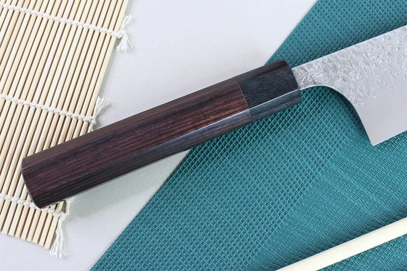 Couteau bunka japonais artisanal martelé Yu Kurosaki Shizuku 17cm acier SG2