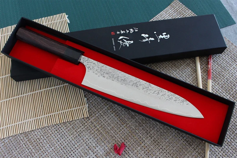Couteau de chef japonais artisanal martelé Yu Kurosaki Shizuku 21cm acier SG2