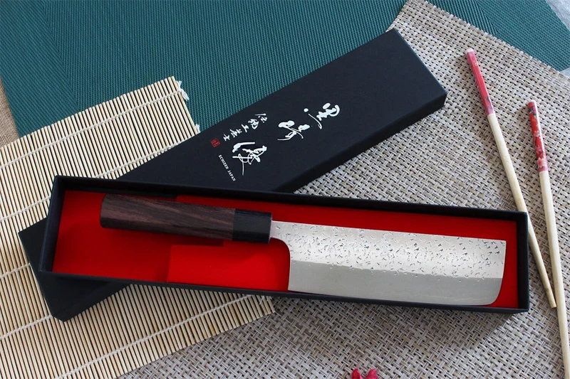 Couteau nakiri japonais artisanal martelé Yu Kurosaki Shizuku 16.5cm acier SG2