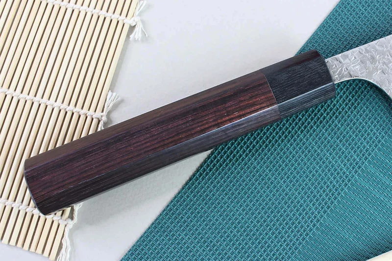 Couteau universel japonais artisanal martelé Yu Kurosaki Shizuku 15cm acier SG2