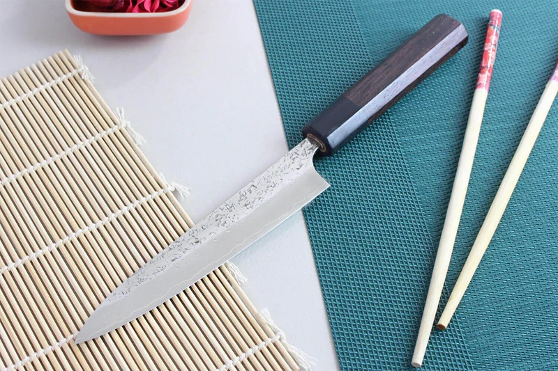 Couteau universel japonais artisanal martelé Yu Kurosaki Shizuku 15cm acier SG2